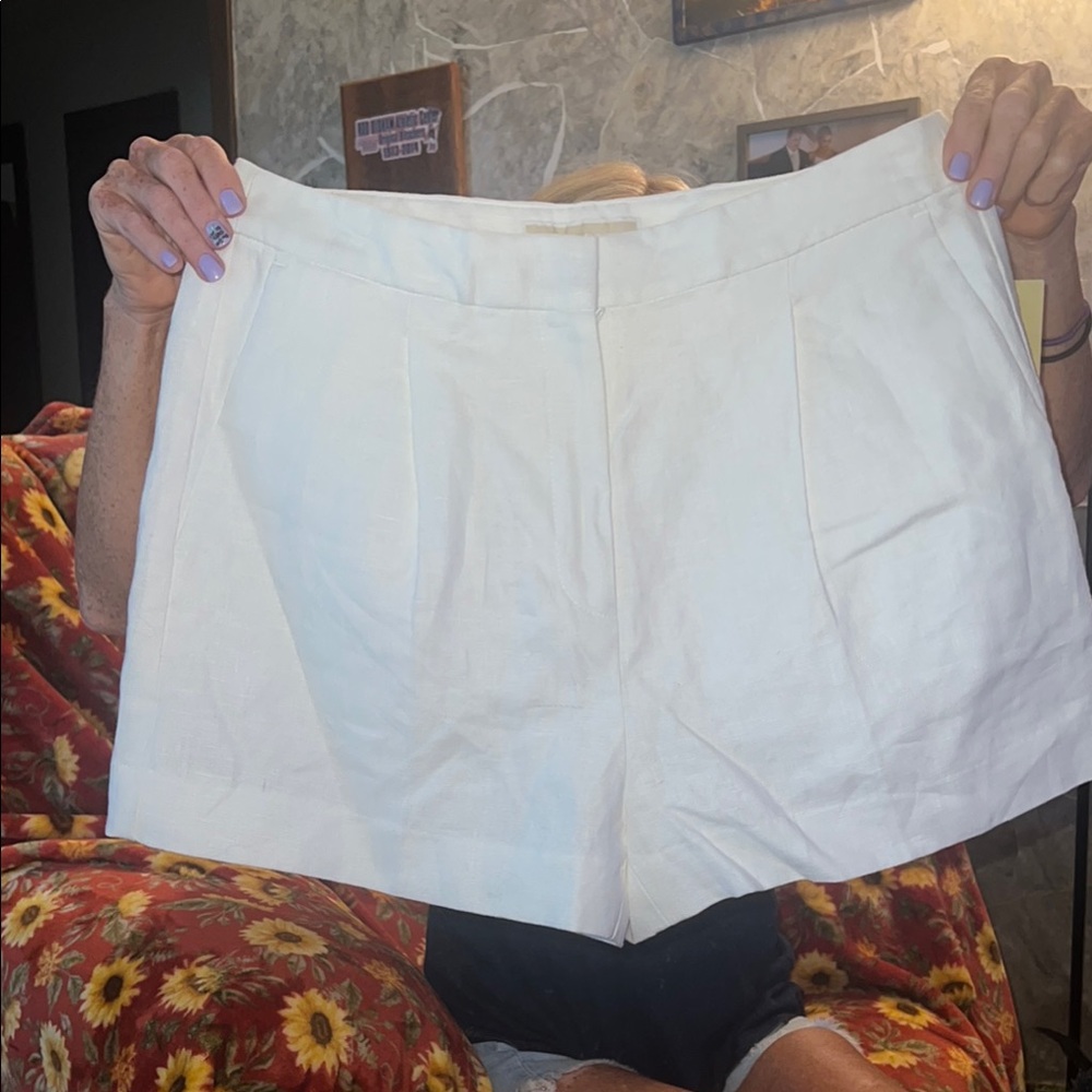 Michael Kors White Shorts Classic Pleated Design